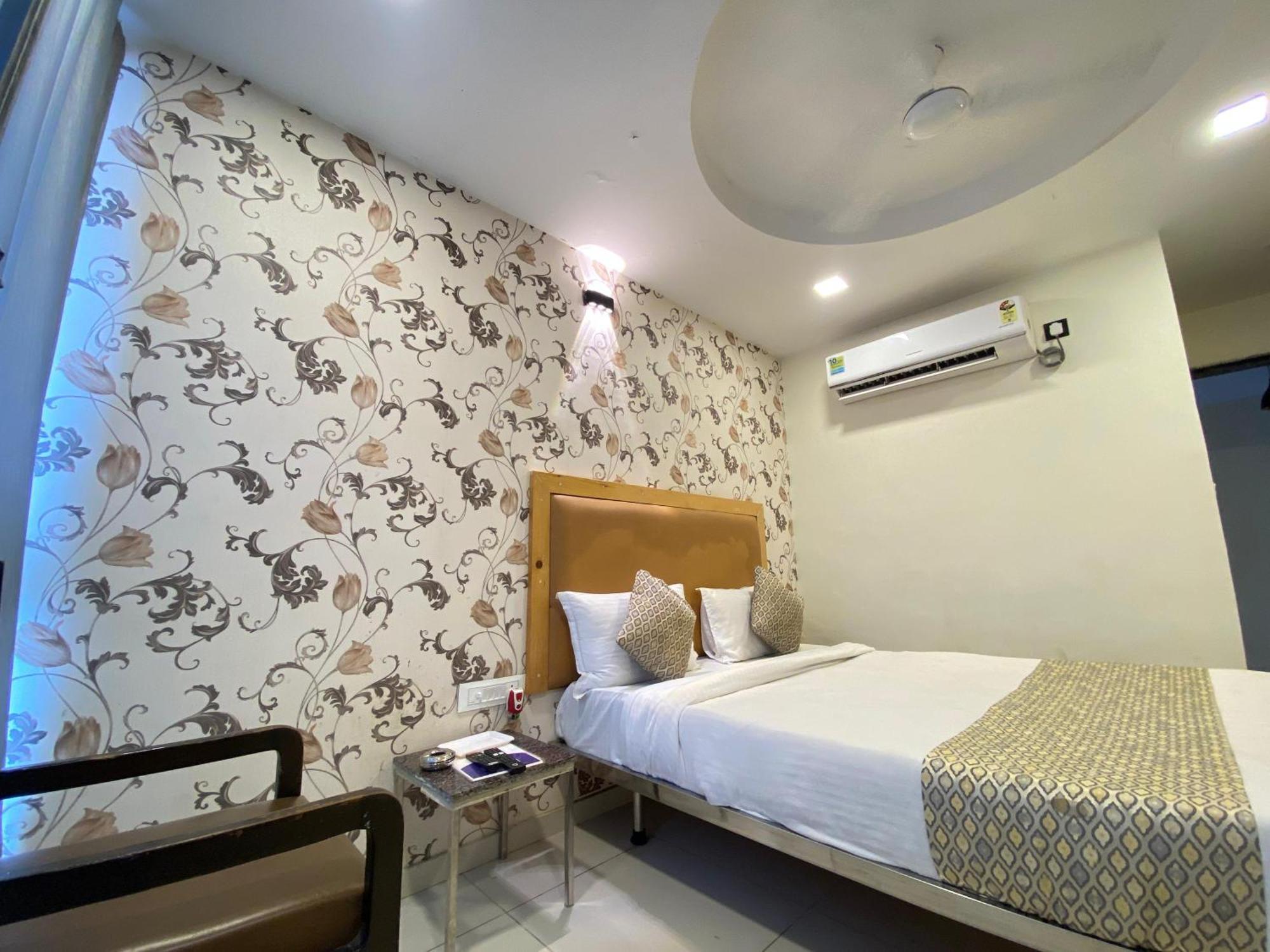 Hotel Alexa By Abc Amhedabad Dış mekan fotoğraf